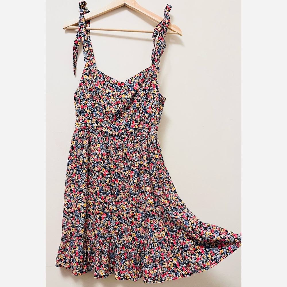 Old Navy • M • Tie Shoulder Strap Sundress Floral Print With Pockets